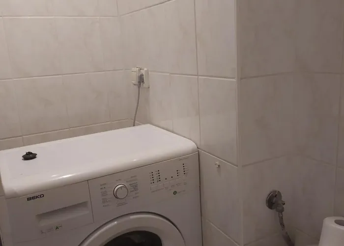 Centrum Roland Centrum Warszawy 1 W 2-pokojowym Mieszkaniu Graniczna 4 Ze Wspolna Wanna I Lazienka *