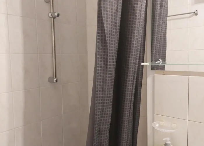 Centrum Roland Centrum Warszawy 1 W 2-pokojowym Mieszkaniu Graniczna 4 Ze Wspolna Wanna I Lazienka Varsó